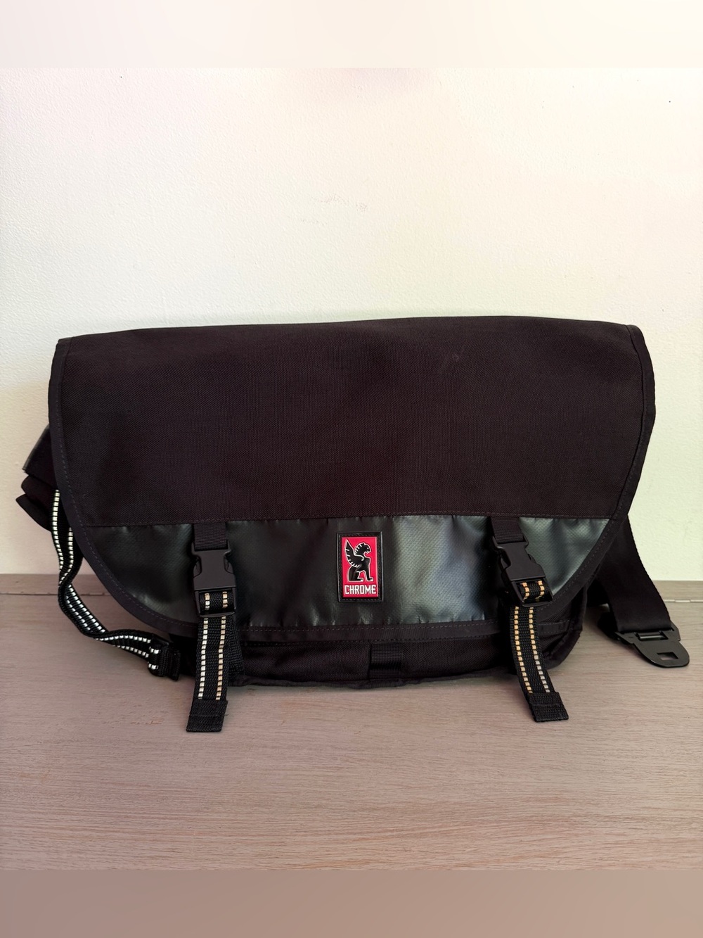 Chrome Industries Mini Metro Messenger Bag Black Seat Belt Buckle Made USA 2011